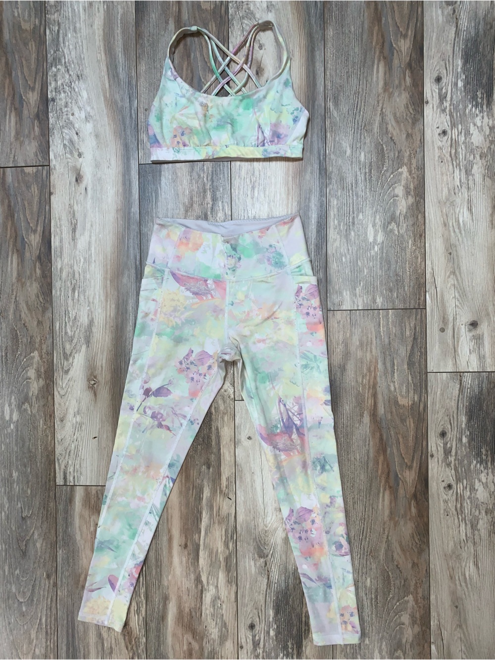 Victorias Secret Pastel Watercolor Incredible Yoga 2-piece Set